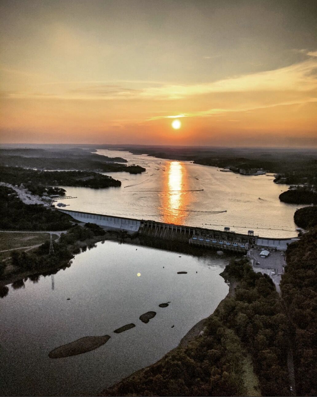 Bagnell Dam - Lake Ozark Helicopters